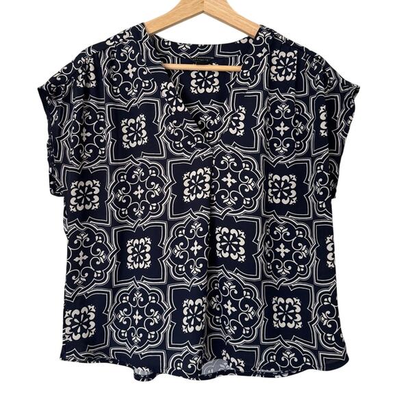 Ann Taylor Navy Blue and White Tiled‎ Mixed Media Top Size Medium - Picture 2 of 6